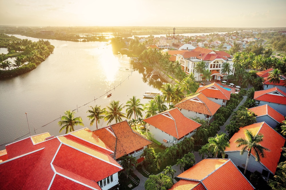 Hoi An Beach Resort 34/70
