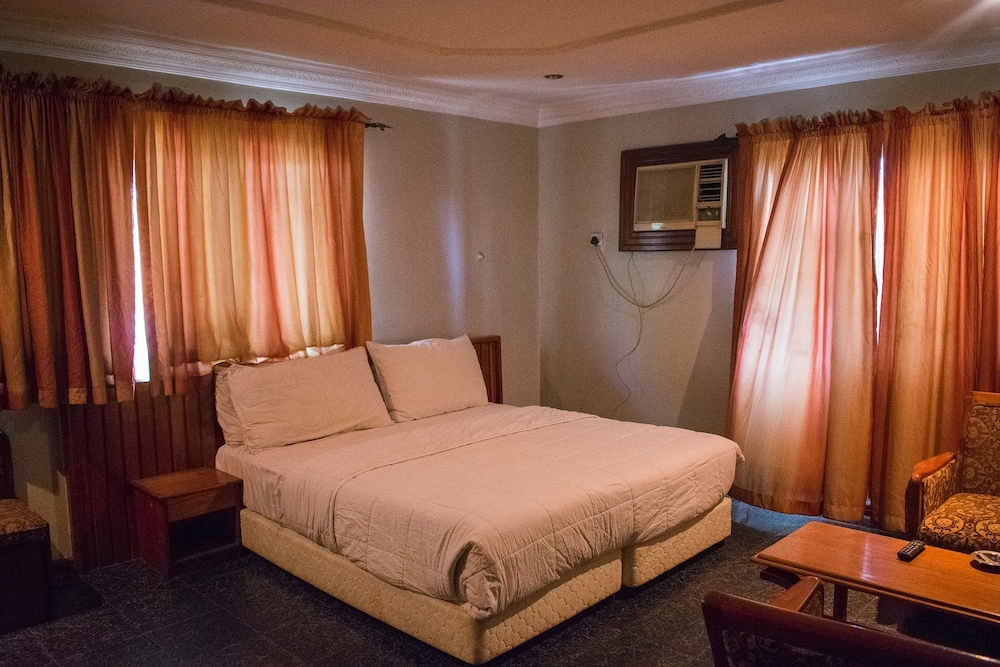Chelsea Suites Limited 9/28