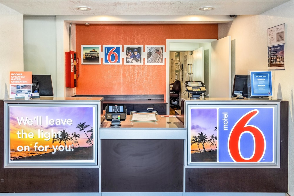 Motel6 Bakersfield, CA - East 9/39