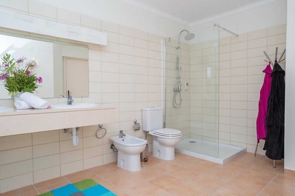 4 Bedrooms, Villa, 8 Beds, Private Pool, Hot Tub