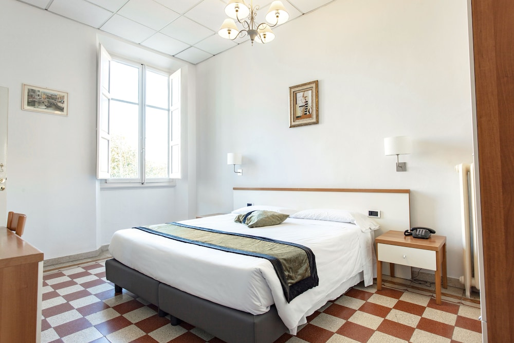SUPERIOR, DOUBLE OR TWIN BED