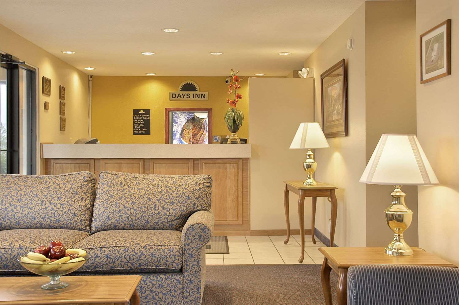 Days Inn by Wyndham Plainfield 1/3