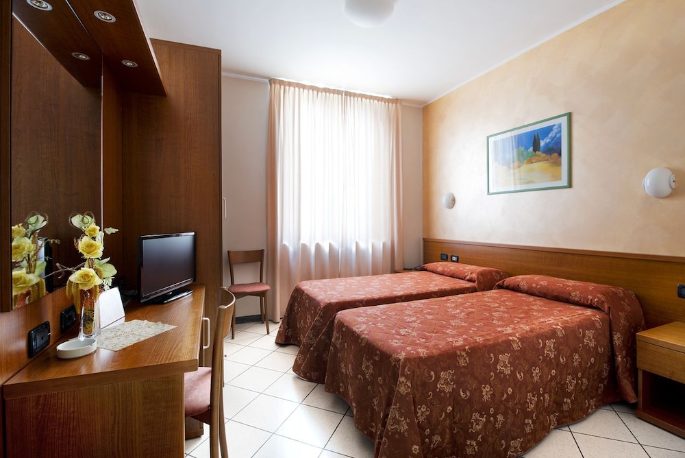Hotel Stazione 27/38