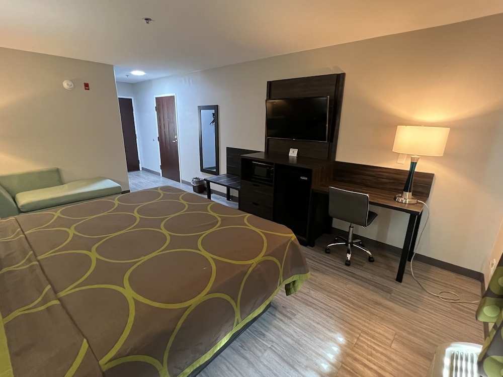 Super 8 By Wyndham Lake Charles Sulphur 8/56
