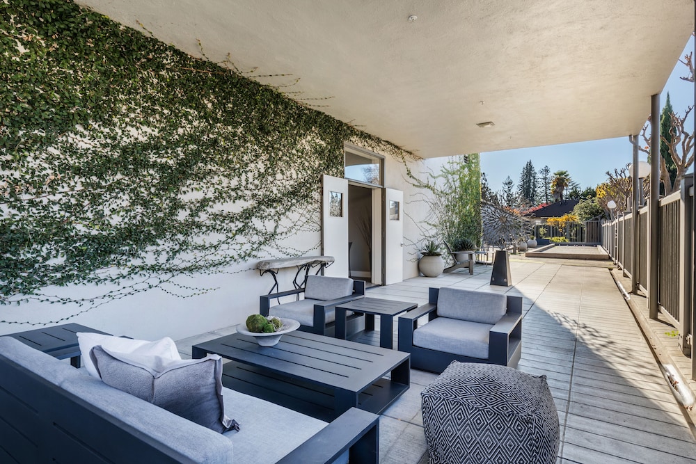 R Inn Napa 42/63