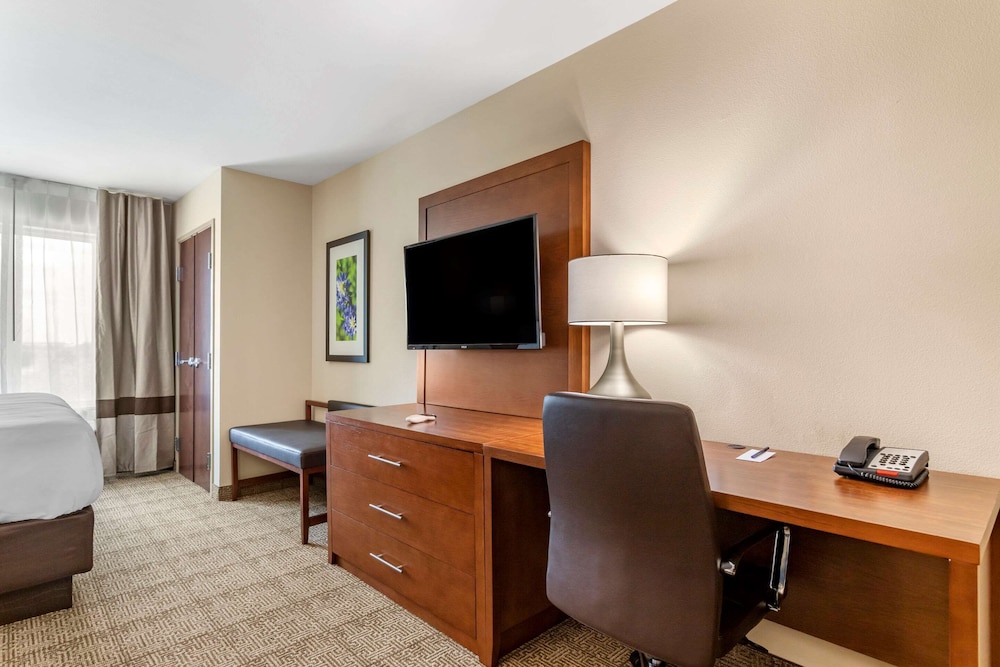 Comfort Inn & Suites Waller TX 26/36