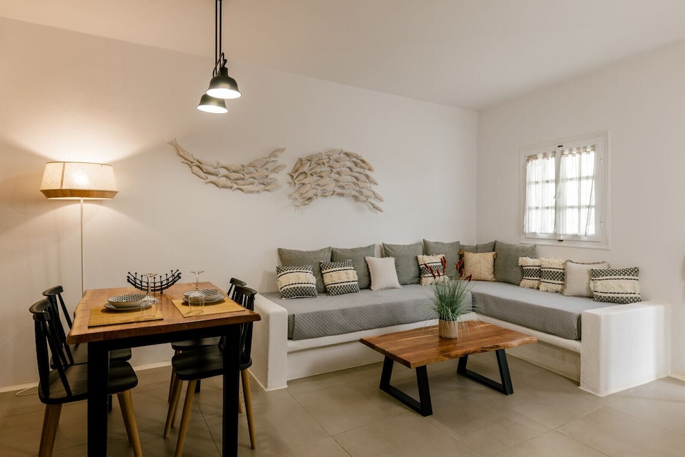Naxos Finest Hotel Villas 30/50