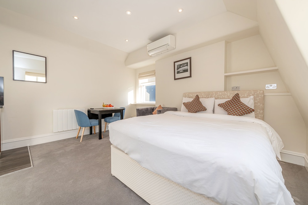 20 Hertford Street 7/50