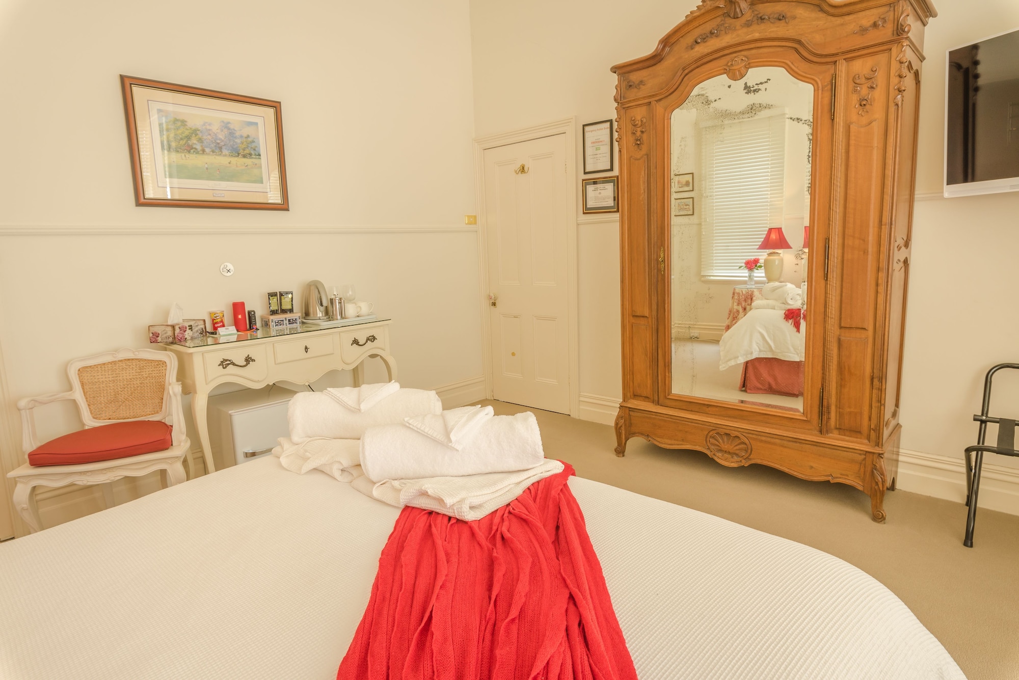 Red, Queen Bed