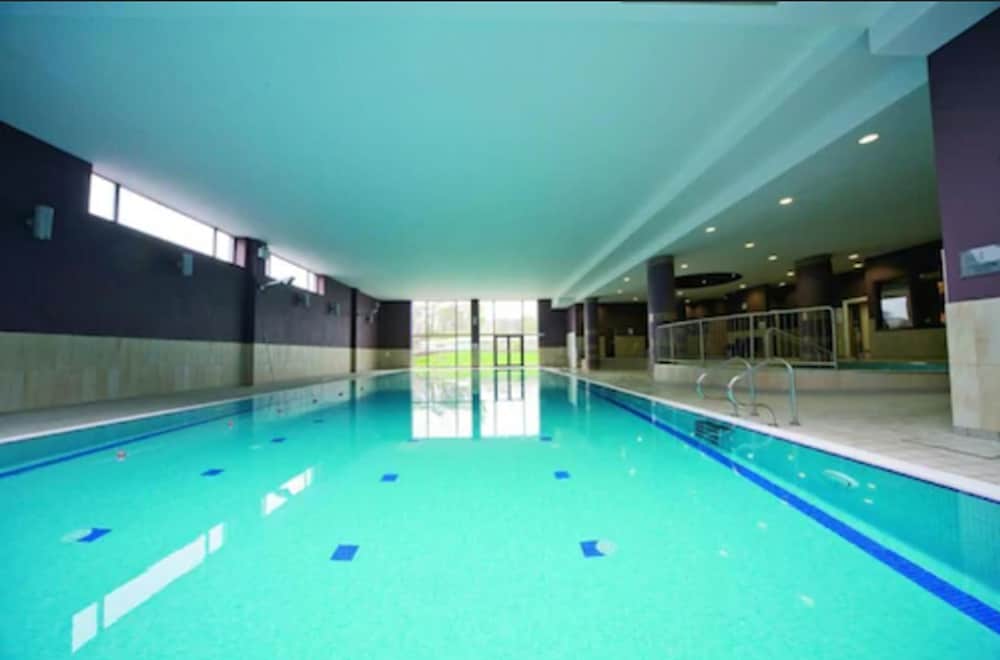 Raheen Woods Hotel 35/70