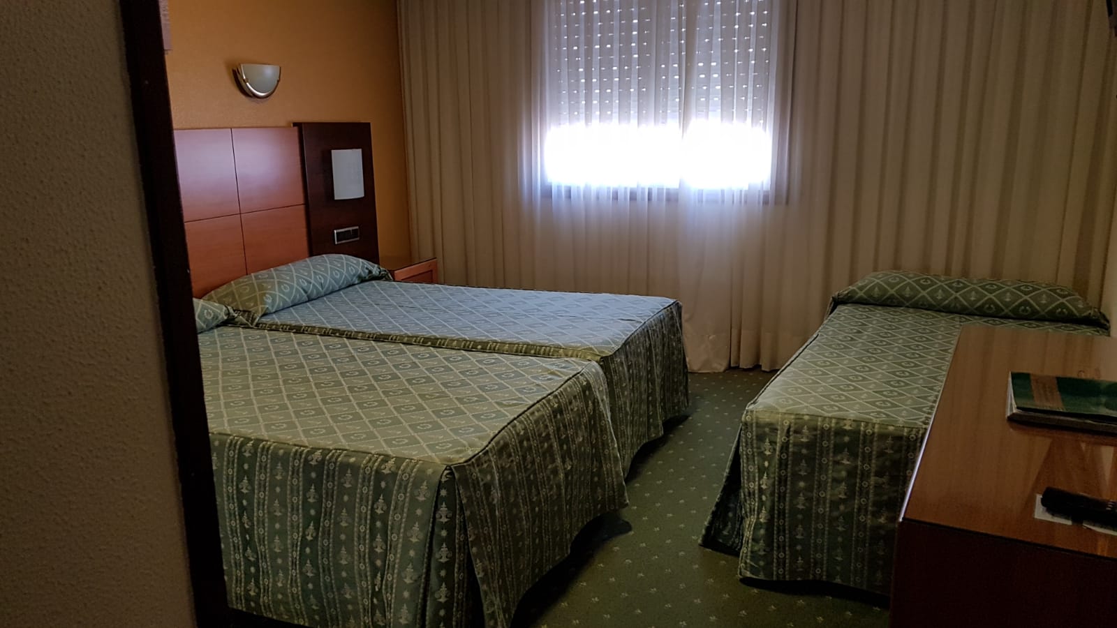 Room, Triple