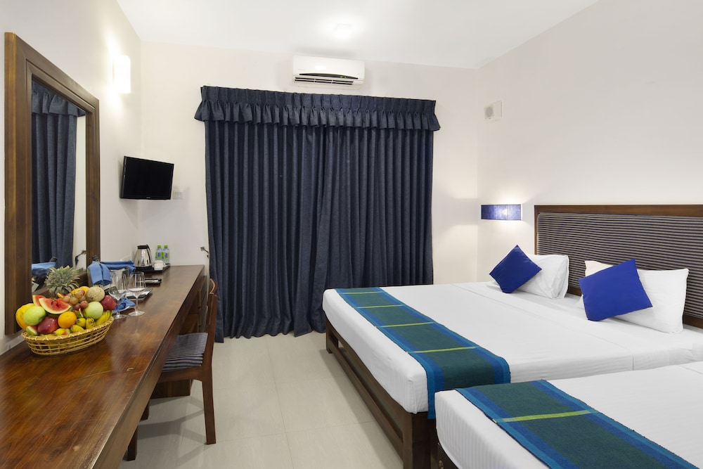 Room at The Blue Wave Hotel, ARUGAM BAY
