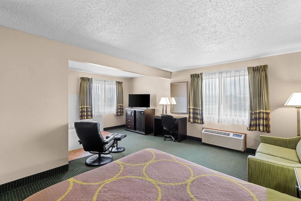 Super 8 by Wyndham Jefferson 28/42