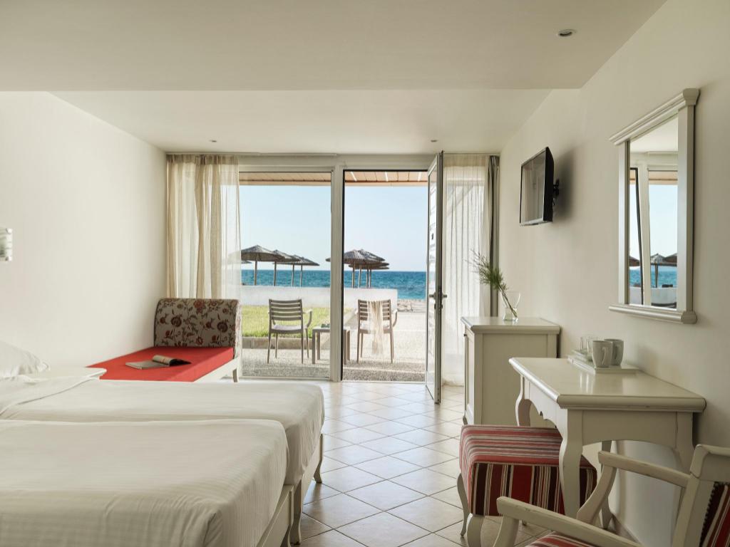 Room, Twin Beds, Water Front