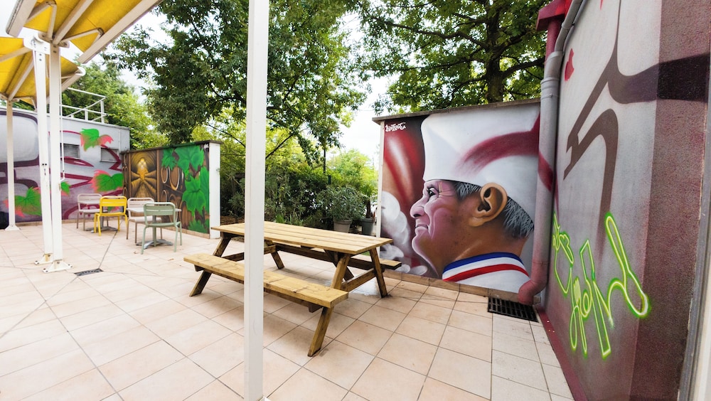 Ibis Lyon Est Bron 41/67
