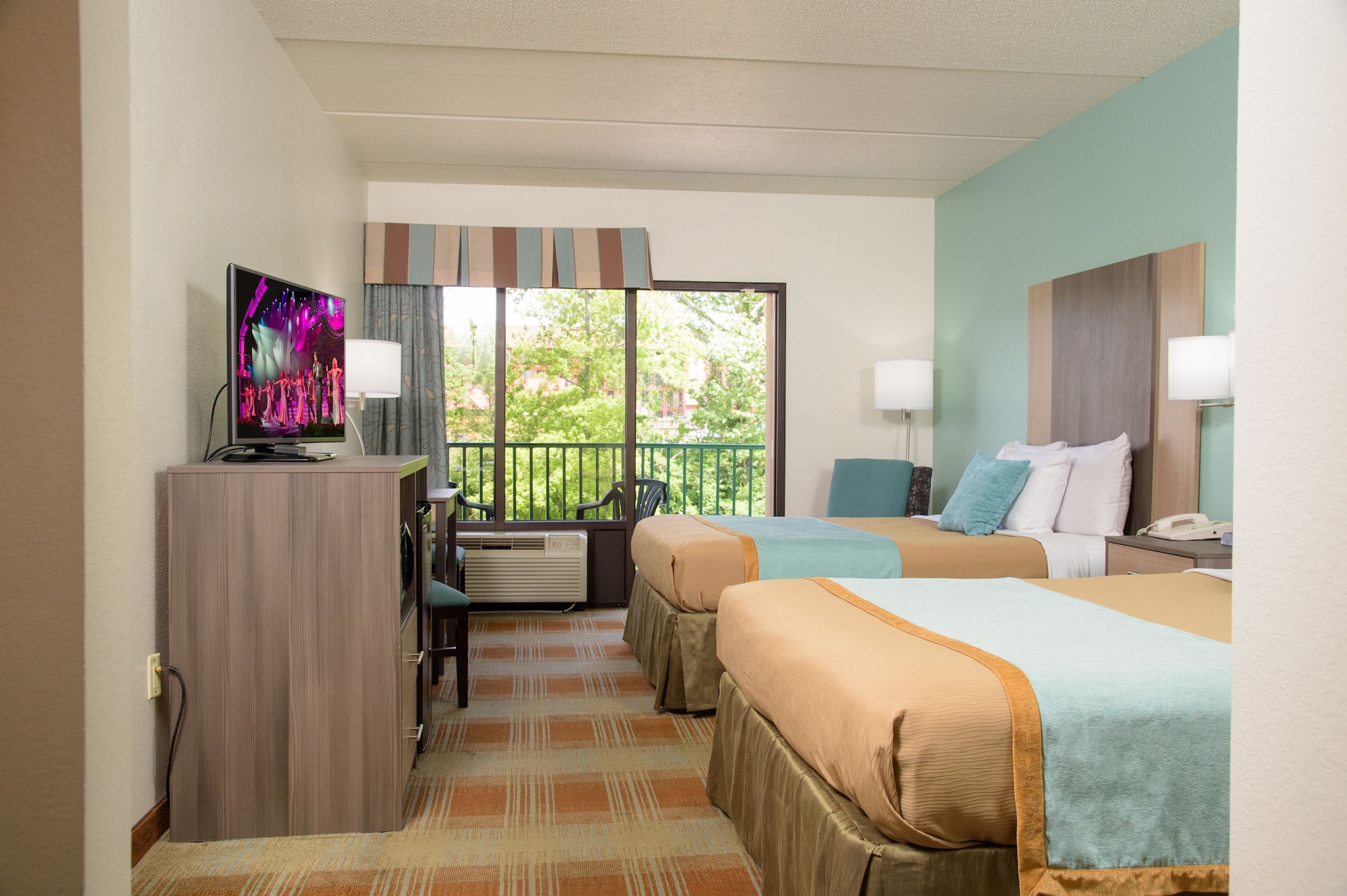CLASSIC, 2 QUEEN BEDS, RIVER VIEW, BALCONY