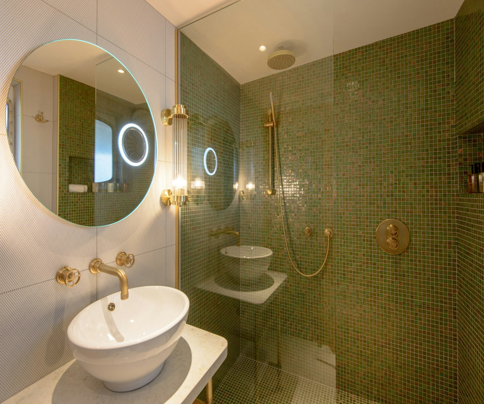 Fingal A Luxury Floating Hotel 11/15