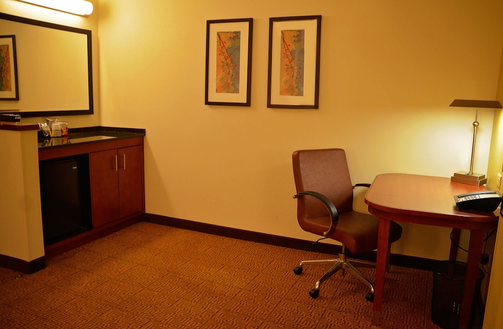 Hyatt Place North Charleston 42/44