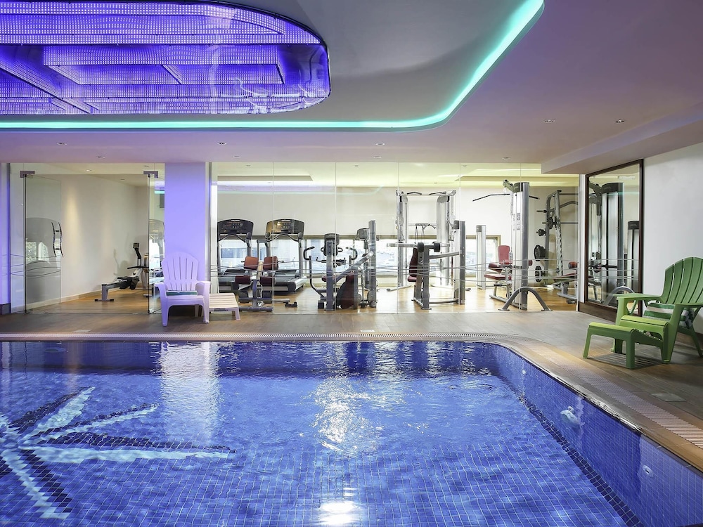 swimming pool spa