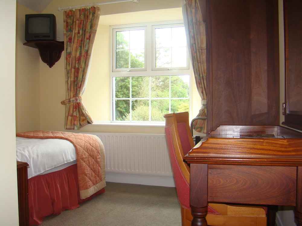 Classic, Twin Beds, Killeen House Hotel Rozzers Restaurant 3/4