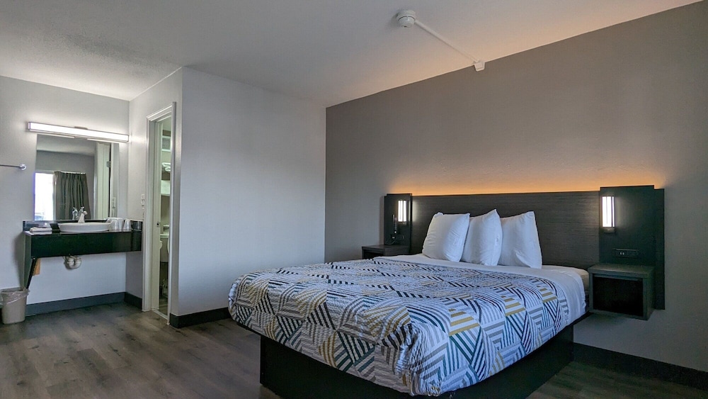 Deluxe, Suite, Queen Bed