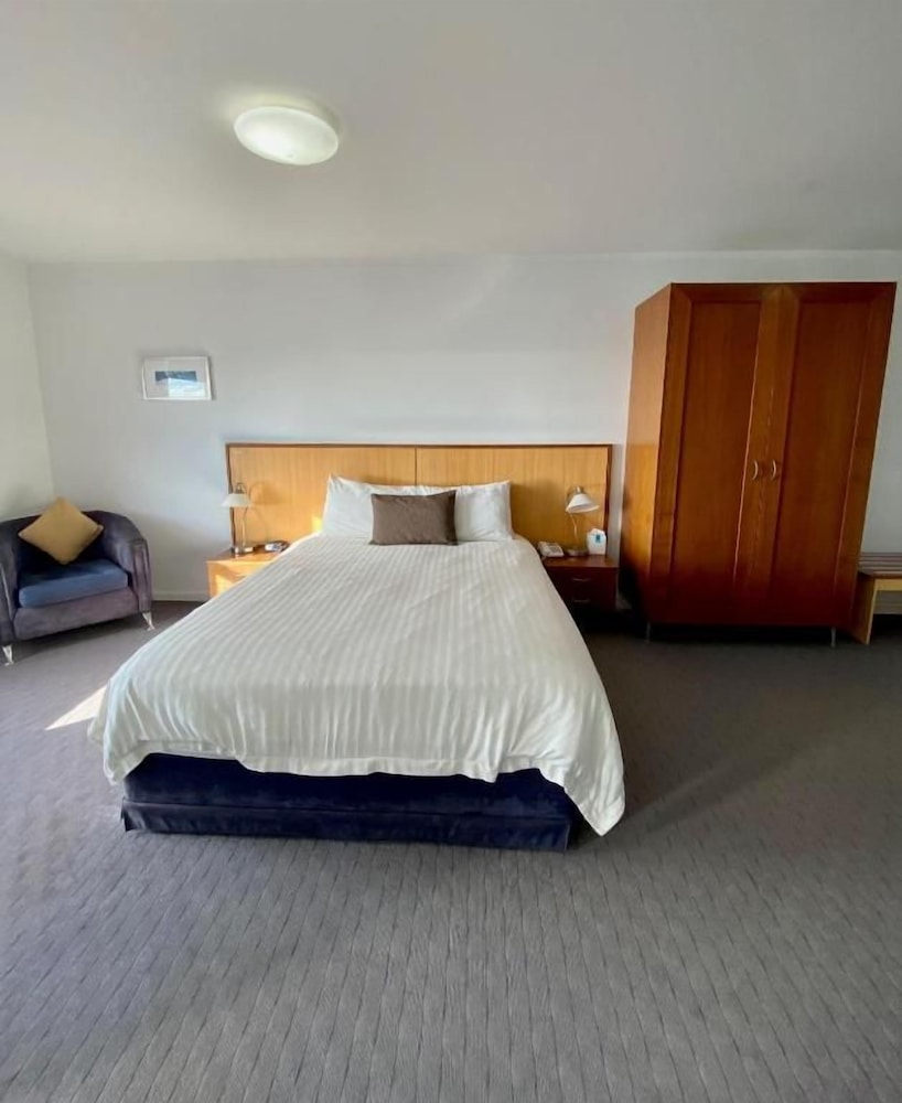 Ocean Beach Hotel 14/45