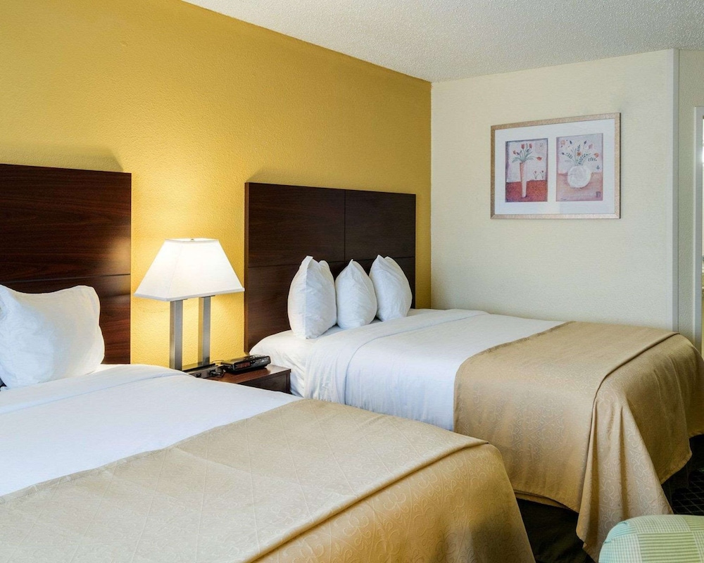 Quality Inn Newark 18/36