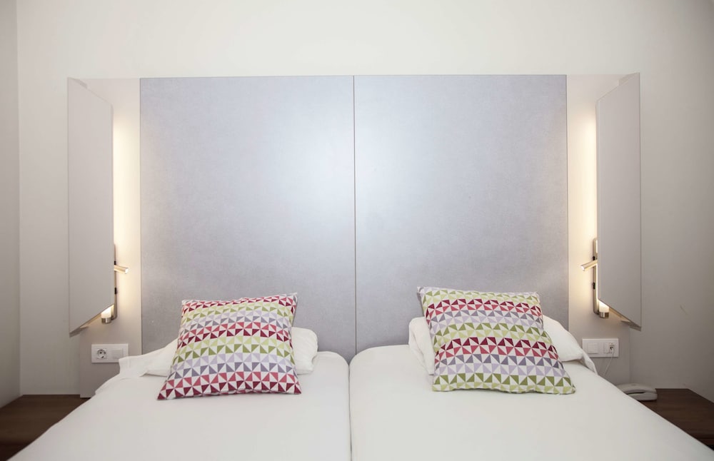 Travelodge BCN Cornella Fira 29/56