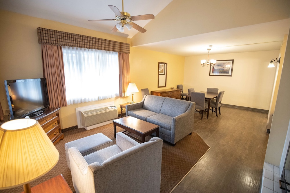 Skyline Hotel Lake George 33/53