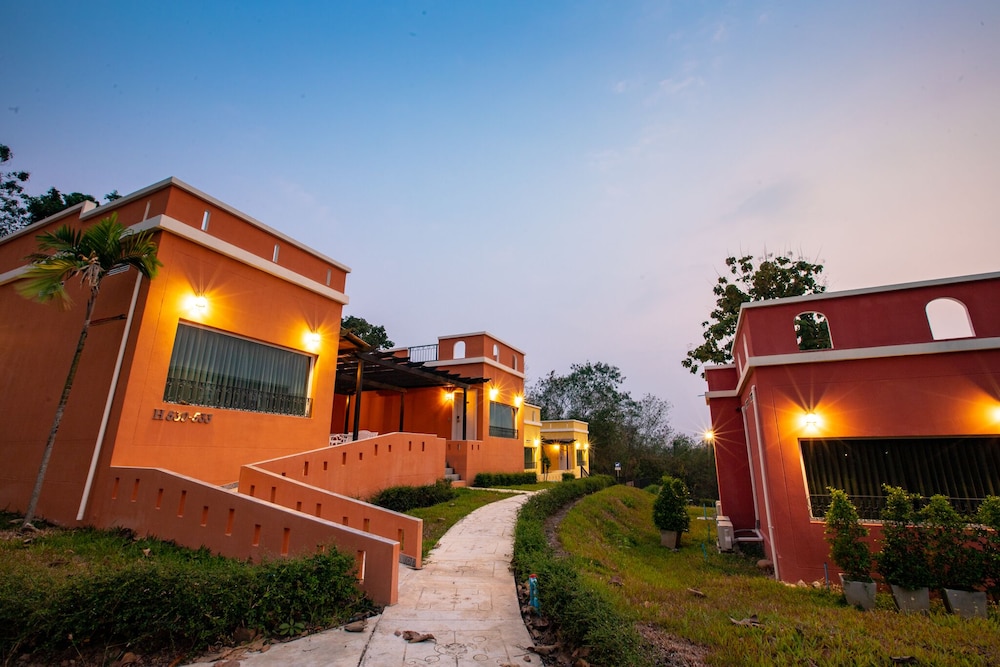 Leaves Valley Resort in NONG YA PLONG