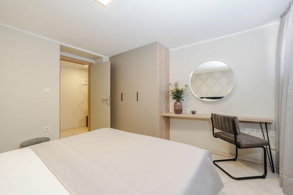 Semi Basement, Apartment, Queen Bed, Sofa