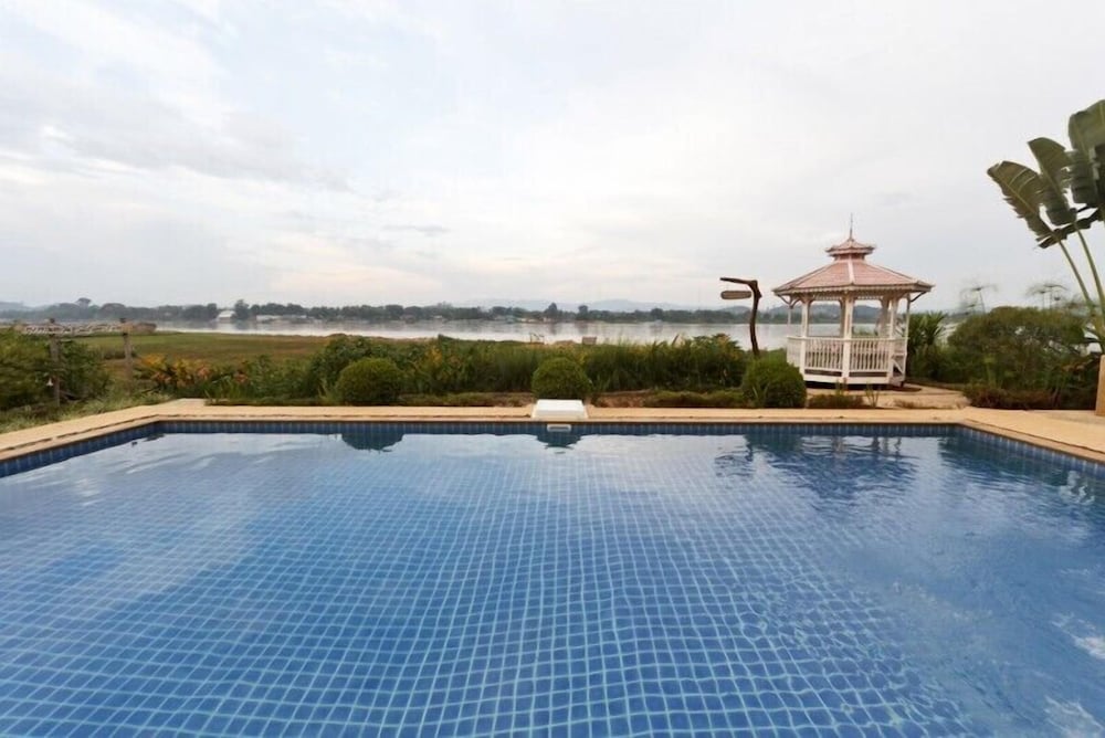 Gin's Maekhong View Resort & Spa 32/37