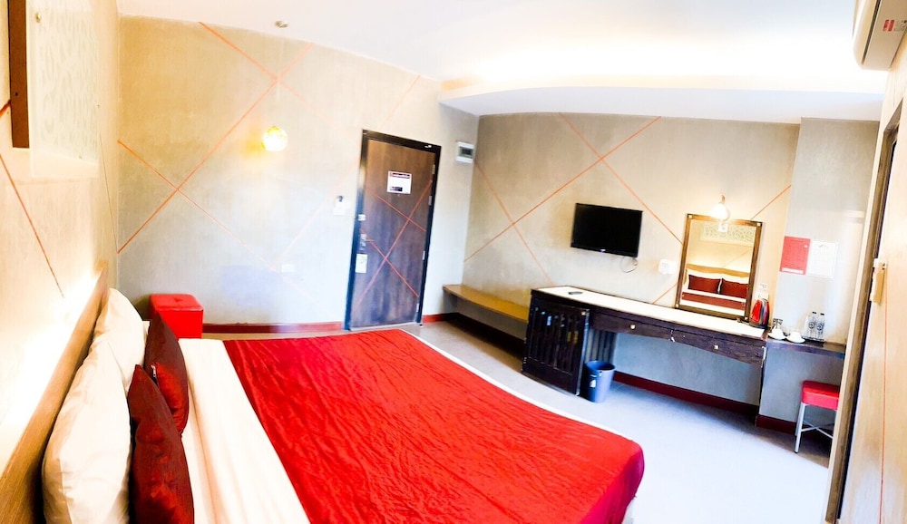 DELUXE, DOUBLE BED