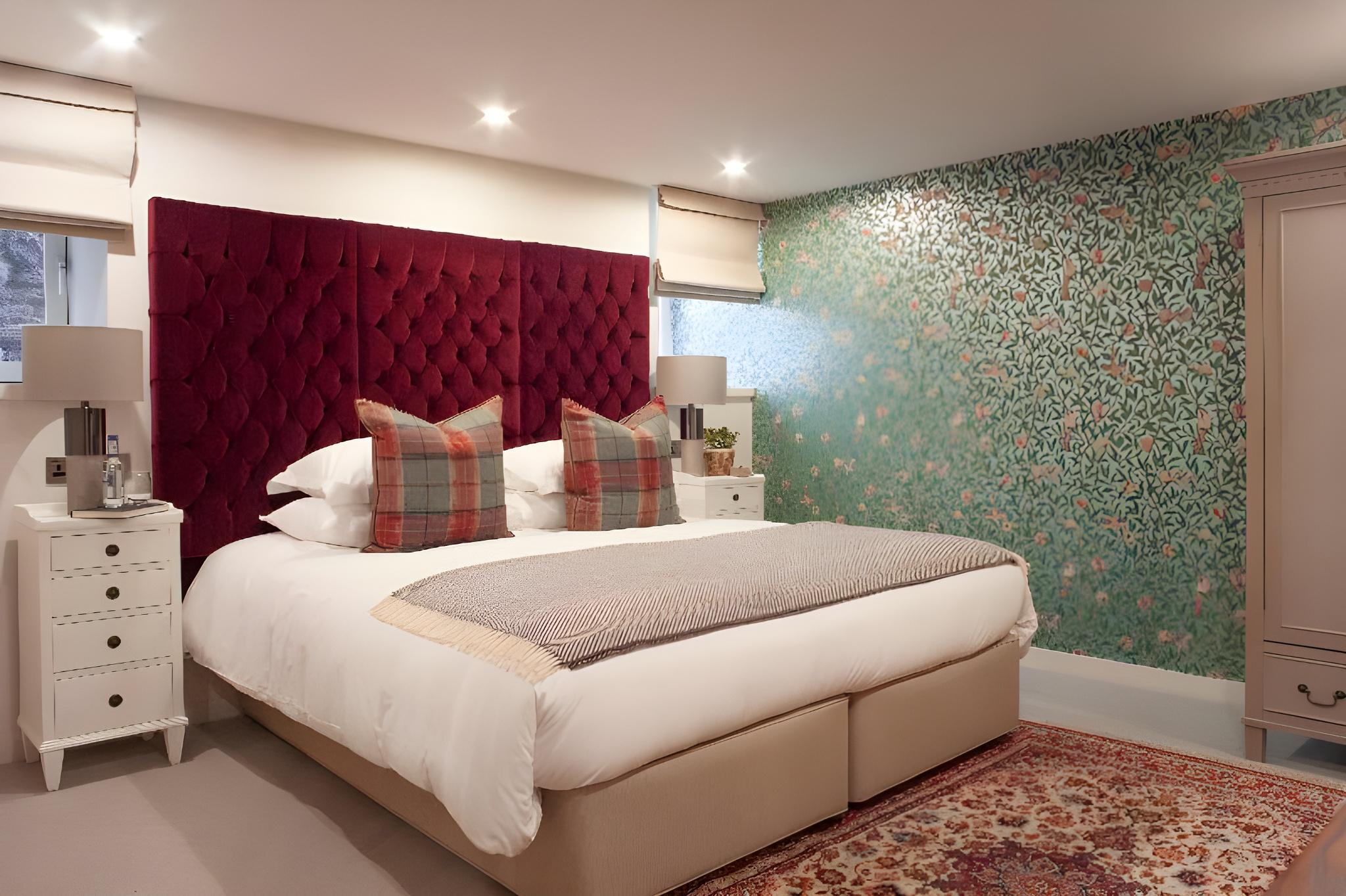 Suite, House, King Bed, Sofa