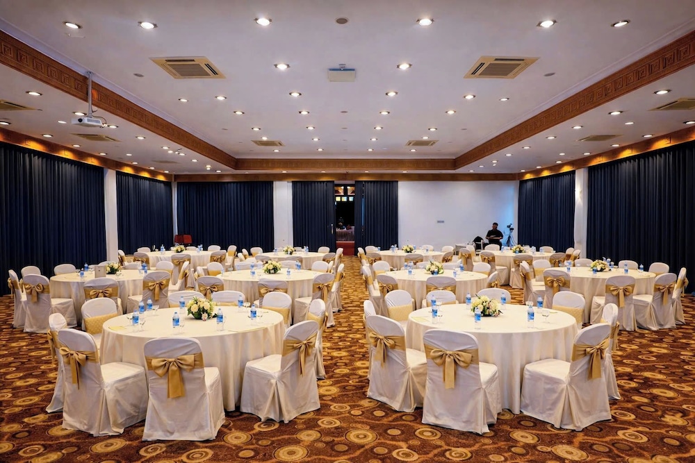 Huong Giang Hotel 64/77