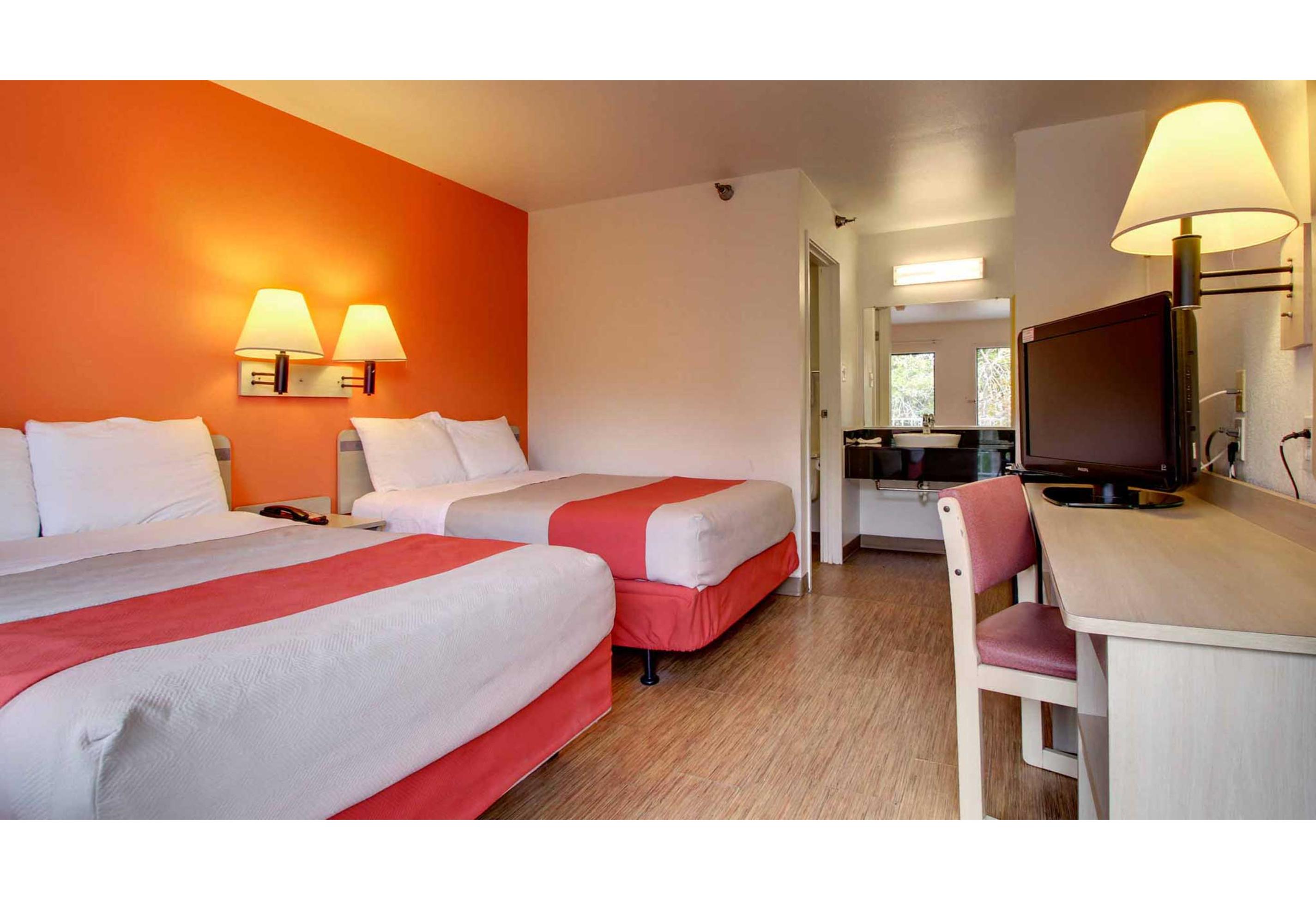 2 Full Beds - Smoking