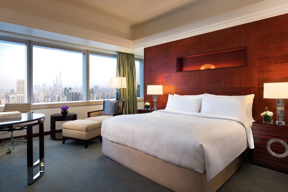 Room, King Bed, Skyline View