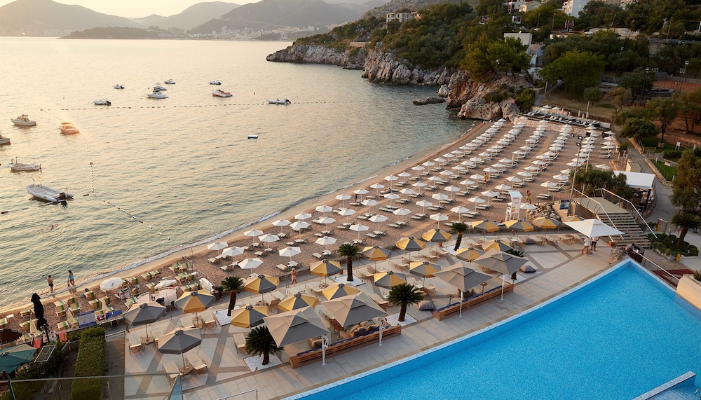 Maestral Resort & Casino 44/50