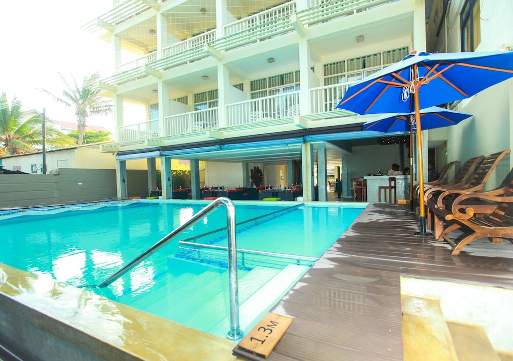 Beacon Beach Hotel 25/56