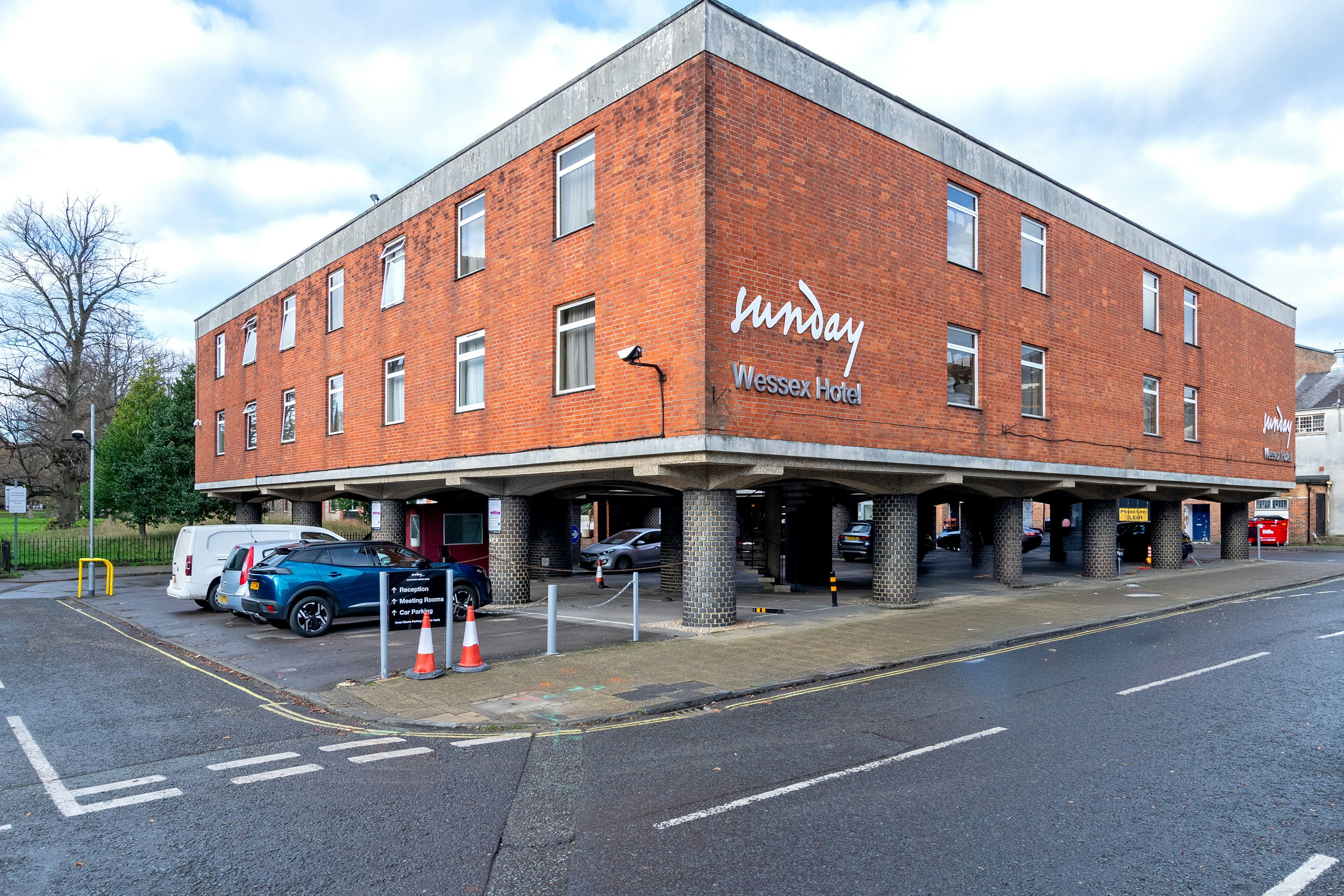 Winchester Wessex Hotel by Sunday 61/70