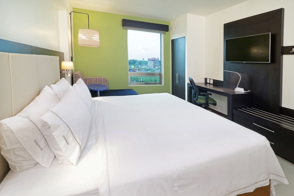 Holiday Inn Express Tuxpan 32/78