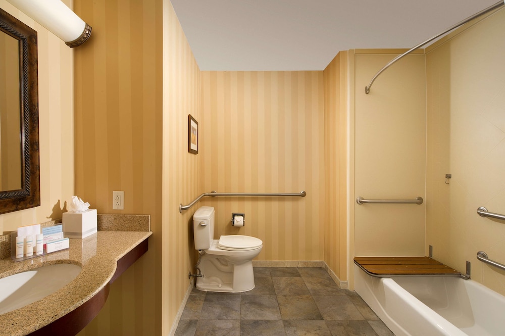 Hampton Inn and Suites San Antonio Airport 18/44