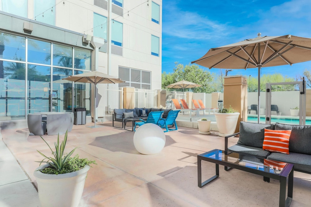 Aloft Phoenix Airport 37/62