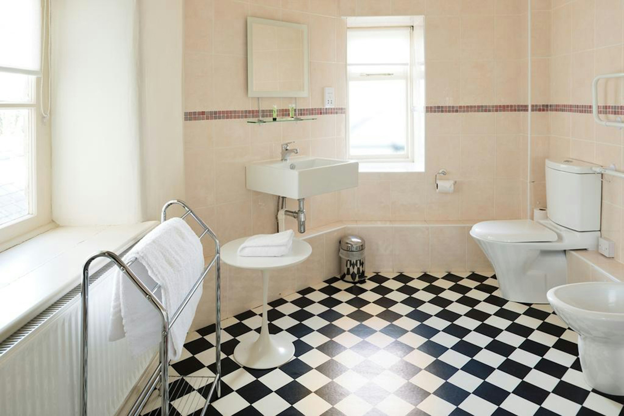 Marlborough Arms Hotel 37/41