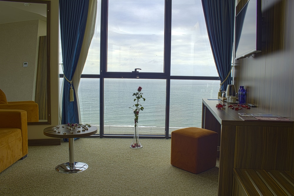 Sky Tower Hotel 38/68