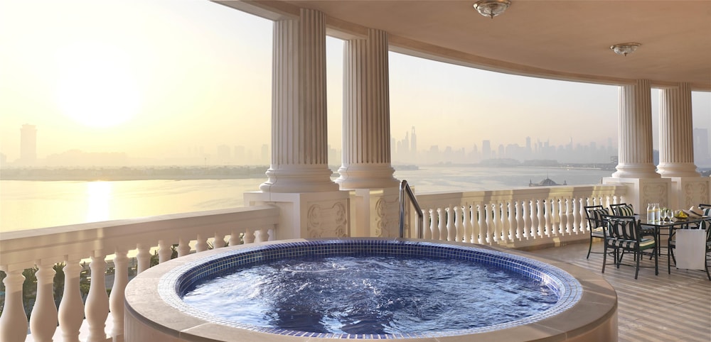 swimming pool spa