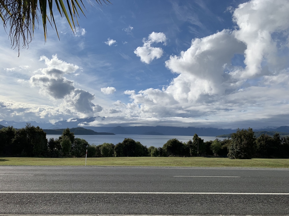 MANAPOURI LAKEVIEW MOTOR INN 66/69