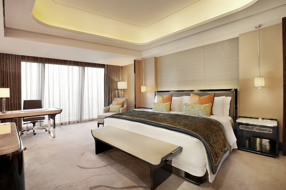 Room, King Bed, City View, Large