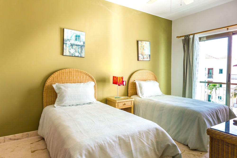 Paseo Del Sol Condohotel By Bric 52/100