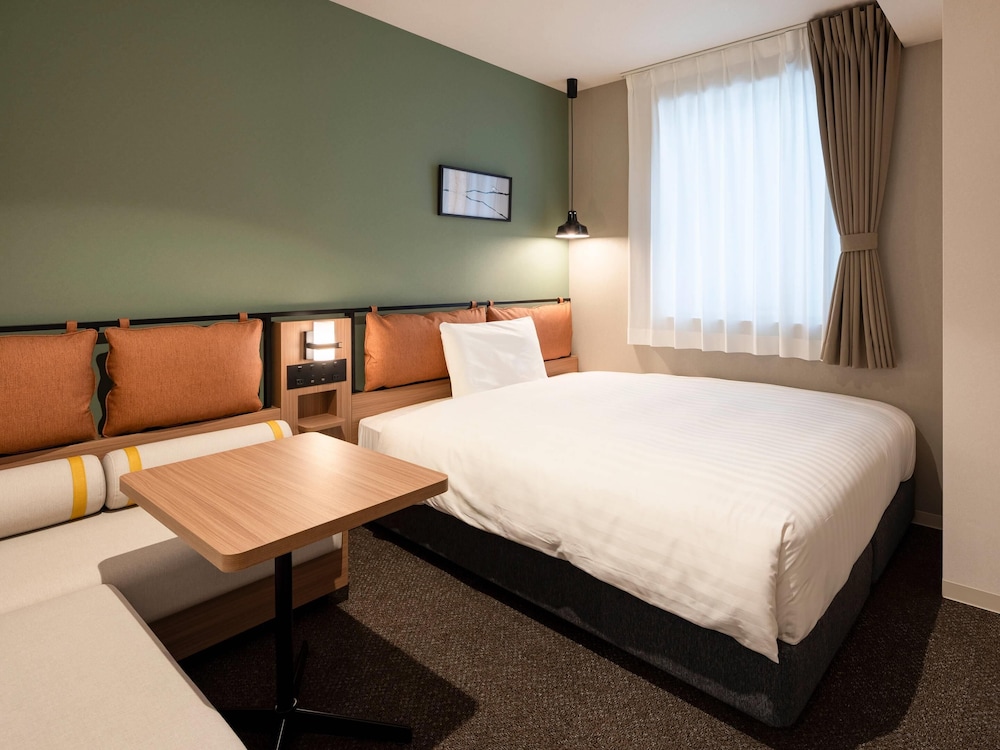 Standard, Queen Bed